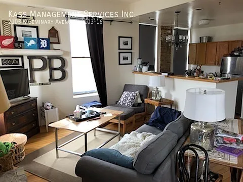 2103 N Seminary Ave #16 — Photo 2