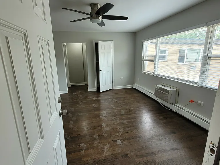 1323 W Sherwin Ave #2A — Photo 1