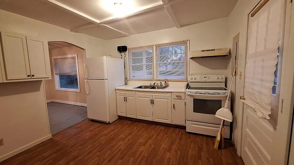 1602 Denver Rd — Photo 2