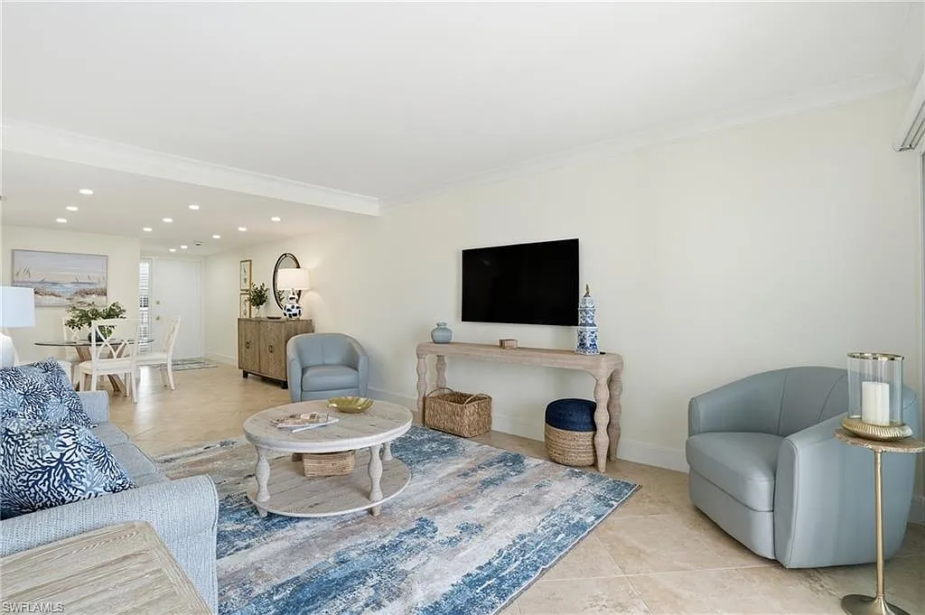 2 bed, 2.0 bath, 1215 sqft, $12,000 — Photo 2