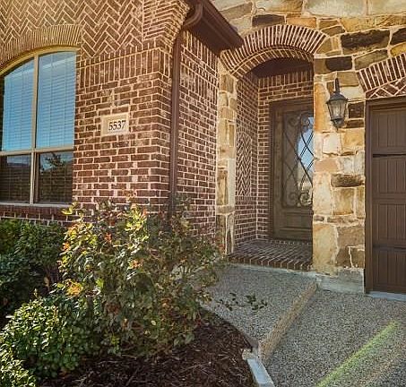 3rd image of 5537 Fox Chase Ln