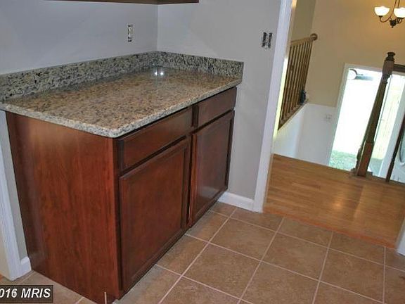 4th image of 204 Breezewood Dr