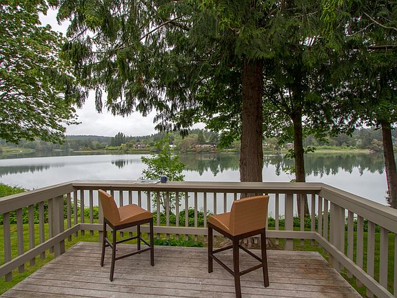 5th image of 1810 Eagle Harbor Ln NE