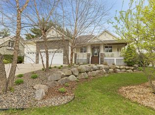 10045 Powers Lake Trl, Woodbury, MN 55129