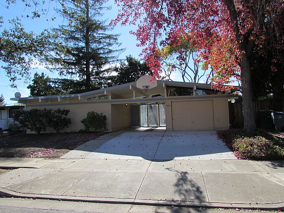 3rd image of 828 Duncardine Way