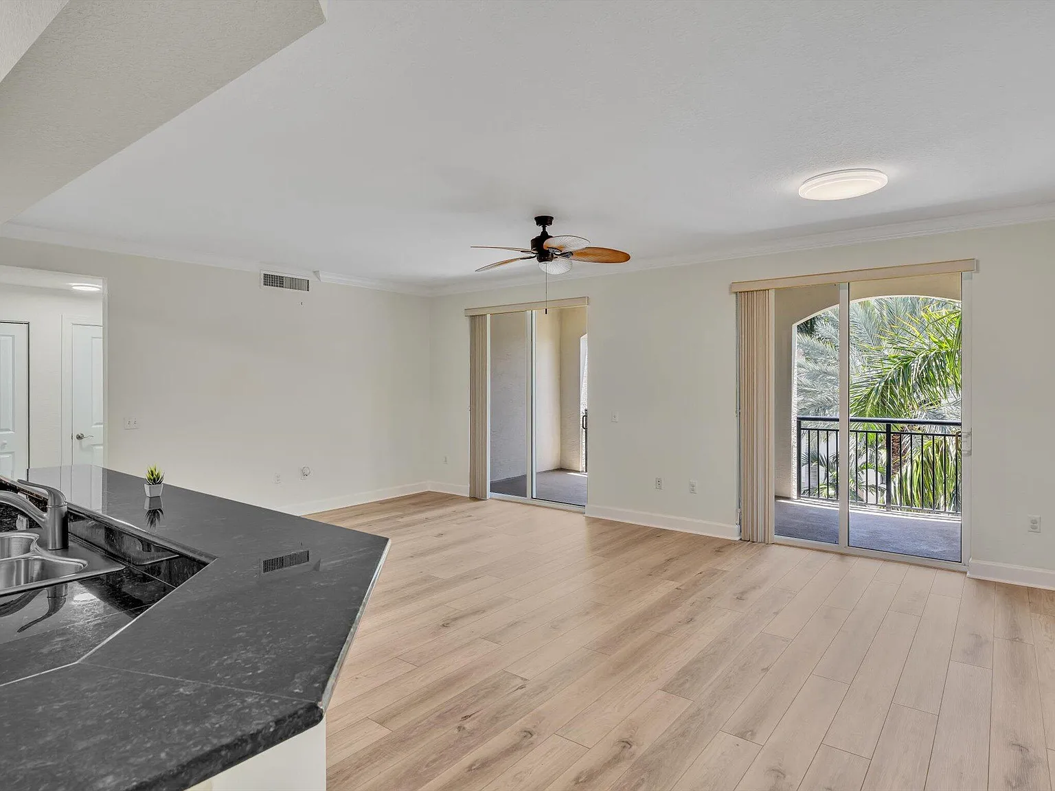 3 bed, 2.0 bath, 1365 sqft, $2,800 — Photo 3