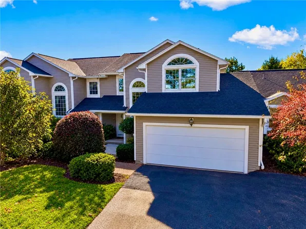 8 Cedarview, Fairport, NY 14450