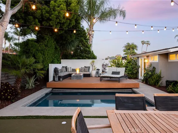 292 Bowling Green Dr, Costa Mesa, CA 92626