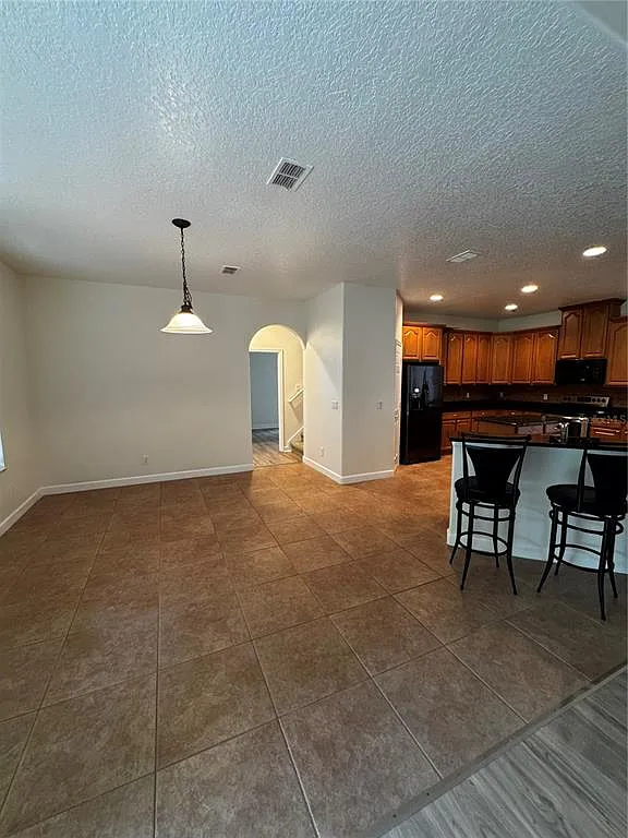 4 bed, 4.0 bath, 3861 sqft, $3,250 — Photo 4