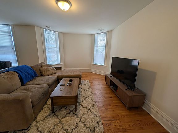 5th image of 1613 N Leavitt St APT 3