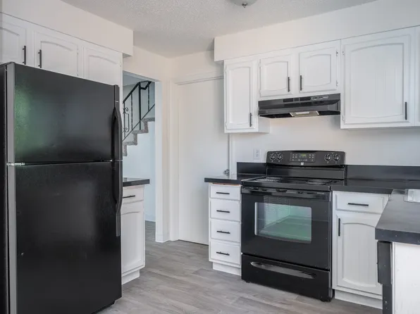 Division 890, 890 NW Division St APT 5, Gresham, OR 97030