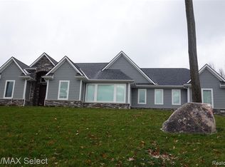 11045 Ridge View Trl, Fenton, MI 48430