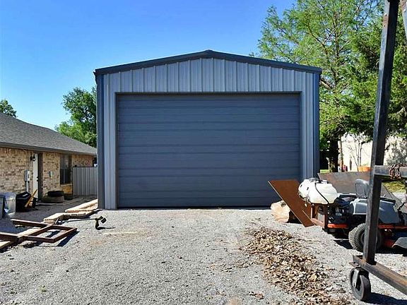 5th image of 19 Lakeview Cir