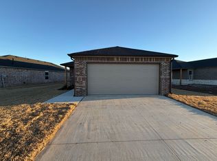 9320 NW 129th St, Yukon, OK 73099