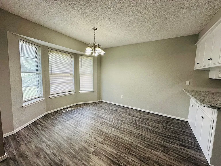 11701 N Lee Ave — Photo 9