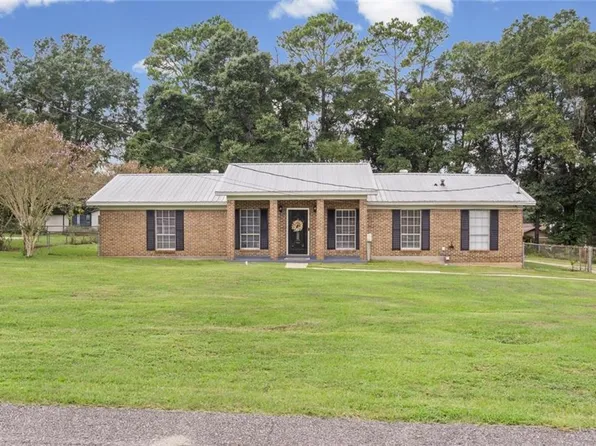 3221 Meadow Ln, Mobile, AL 36618