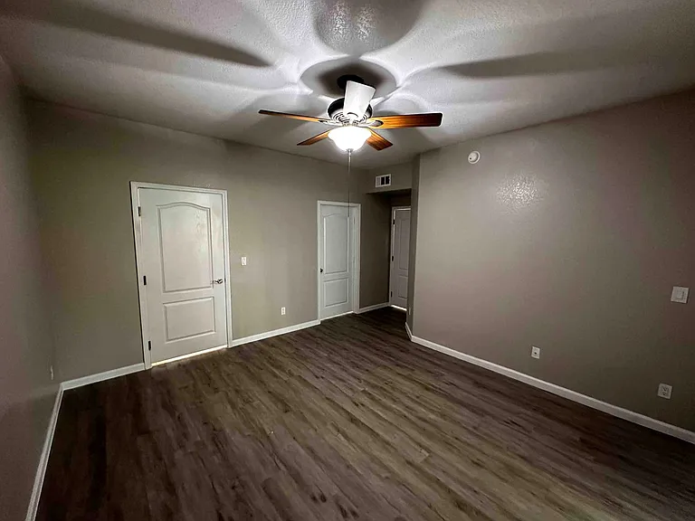 10213 King Henry Ave #104 — Photo 18