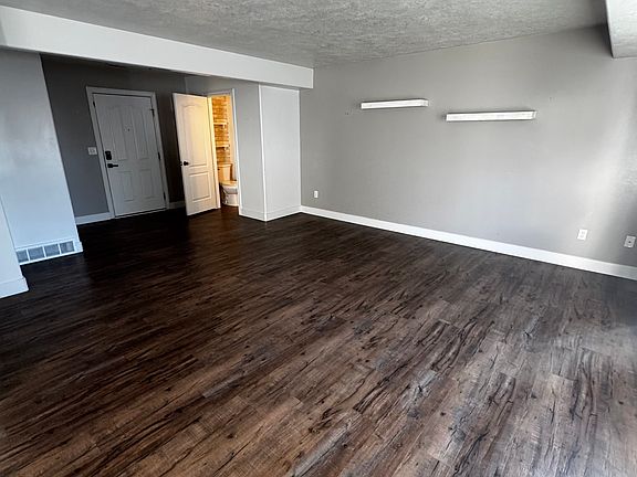 2nd image of 2297 E Hawthorne St