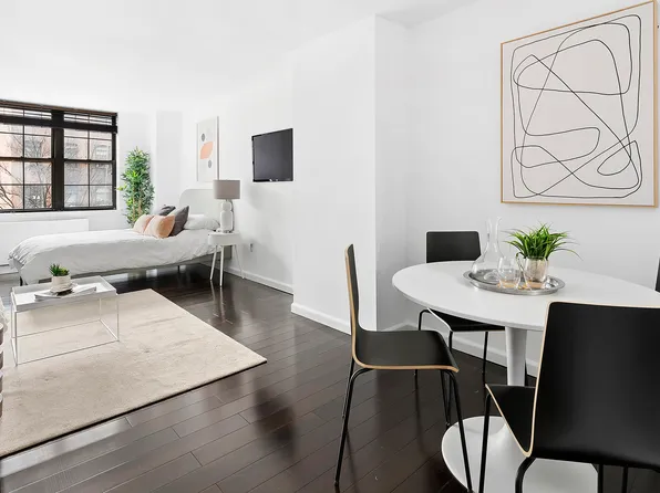 222 West 14th Street image 1 of 9