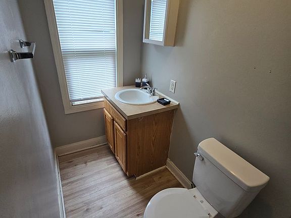 4th image of 975-975.5 Campbell Ave