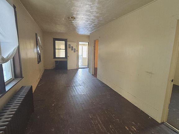 4th image of 153 Berg Ave