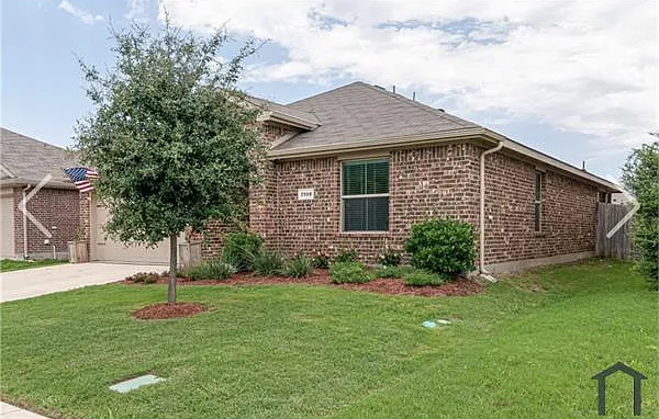 4 bed, 1572 sqft, $3,300 — Photo 3