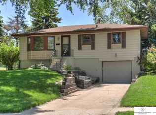 9579 Weir St, Omaha, NE 68127