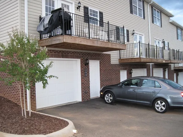 618 Grays Pointe Ct, Johnson City, TN 37615