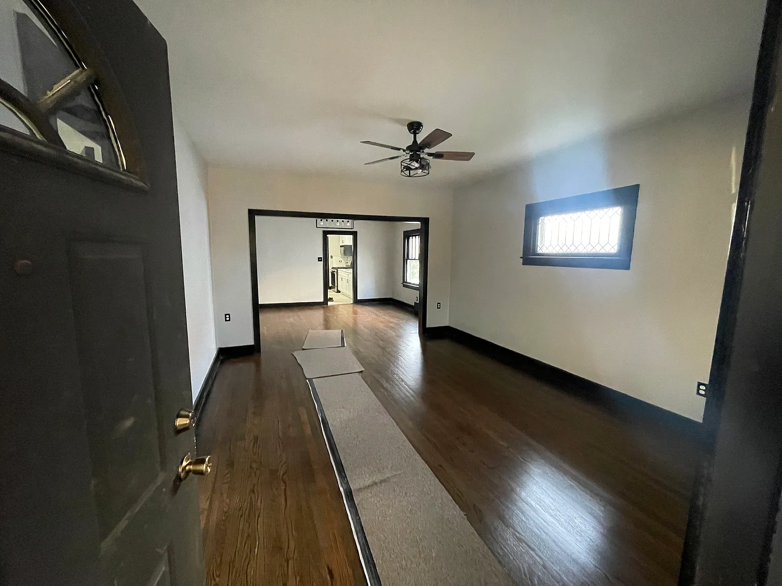3 bed, 1008 sqft, $2,400 — Photo 4