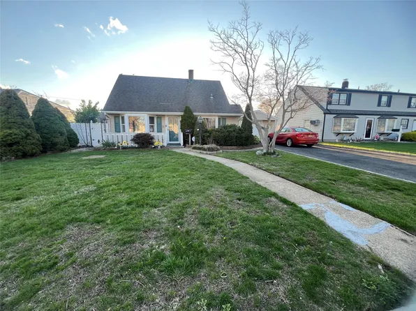 70 Ridge Lane, Levittown, NY 11756