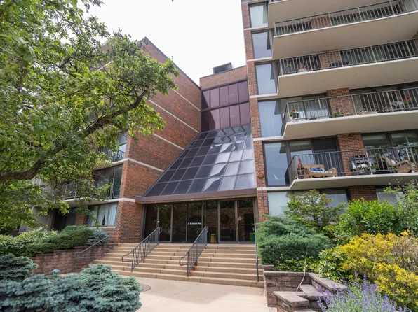 2 S Atrium Way APT 208, Elmhurst, IL 60126
