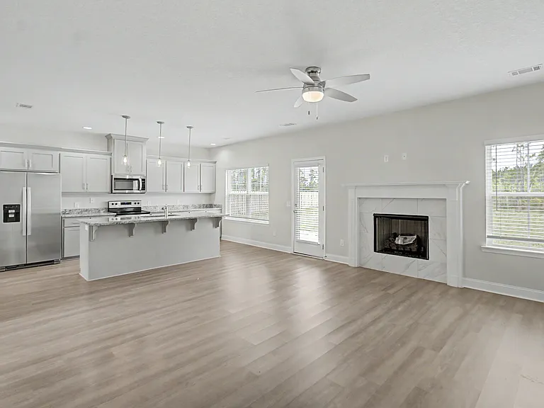 173 McClelland Loop NE — Photo 9