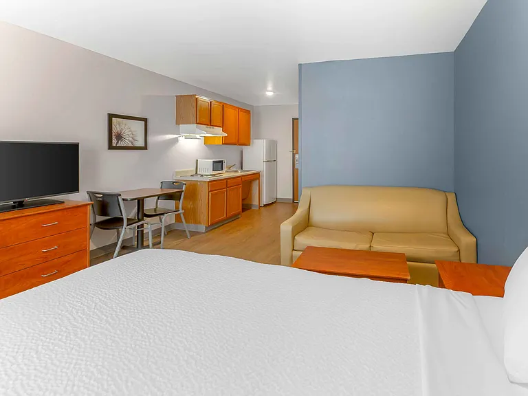 Deluxe Studio - 1 Full Bed