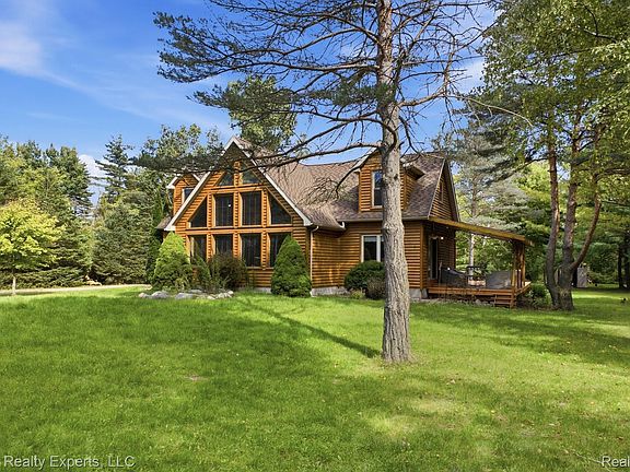 2nd image of 3279 Babcock Rd
