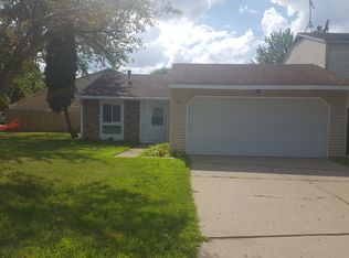 44 Village Ct, Elgin, IL 60120