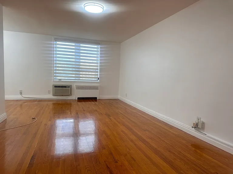 2160 Center Ave #4S — Photo 1