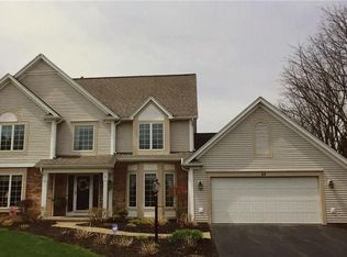 24 Saybrooke Dr, Penfield, NY 14526