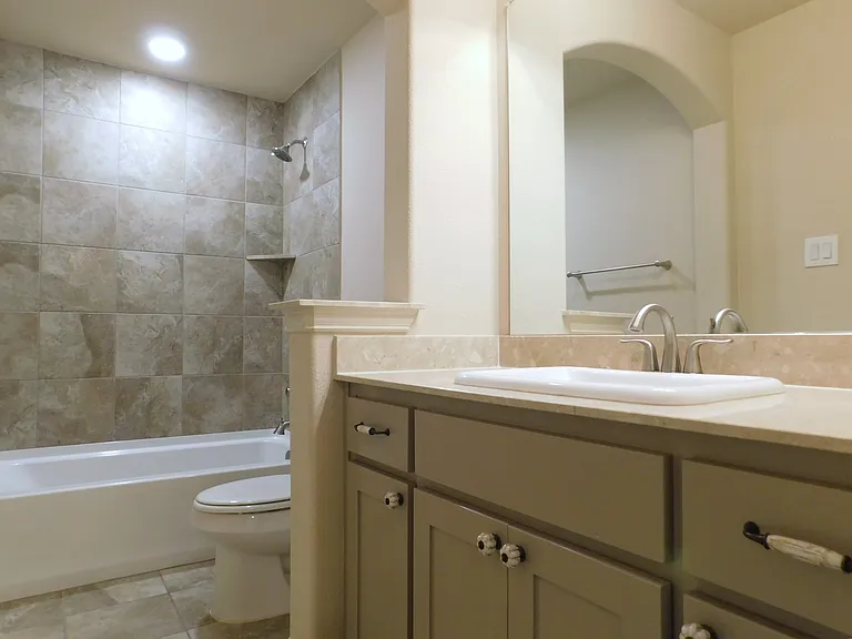 1704 Serra Dr — Photo 29