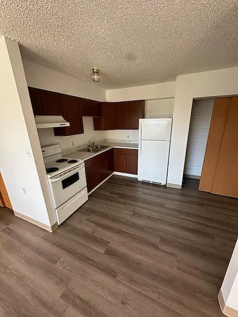 420 South Gustin — Photo 2