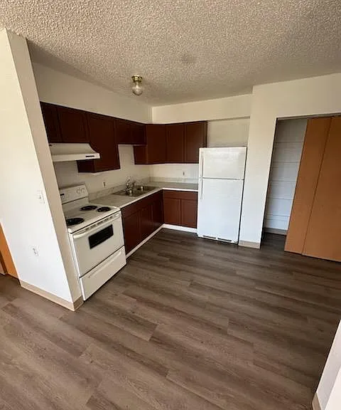 422 S Gustin St — Photo 2