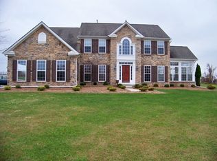 2 Surrey Way, Pittstown, NJ 08867