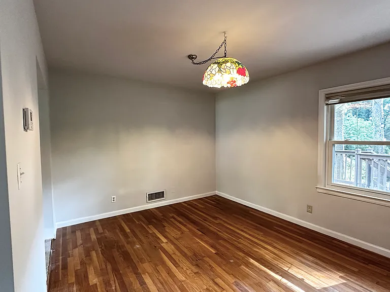 538 N Superior Ave — Photo 12
