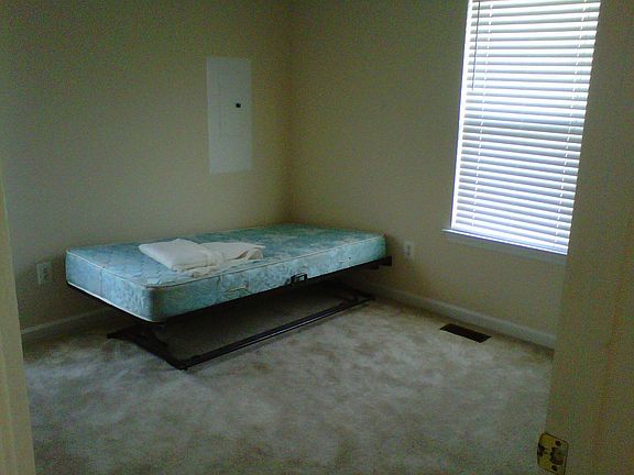 2nd bedroom which shares a hall bathroom