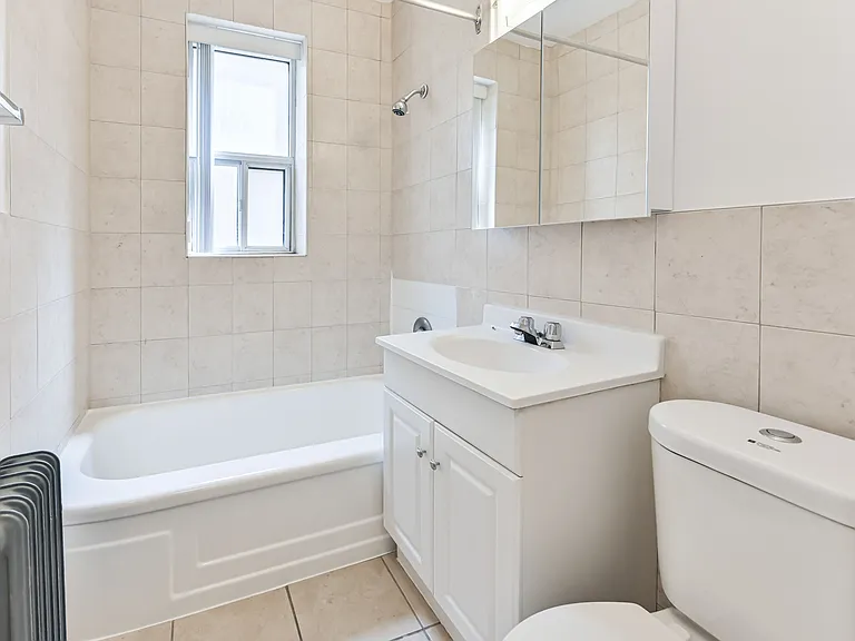 153 Saint George St — Photo 3