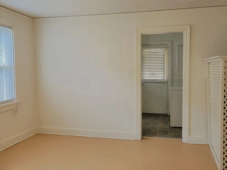 1315 Byron St — Photo 7