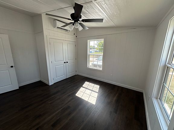 3rd image of 305 W Broadway Ave