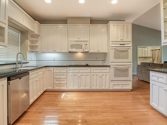 2nd image of 20920 Christopher Cir