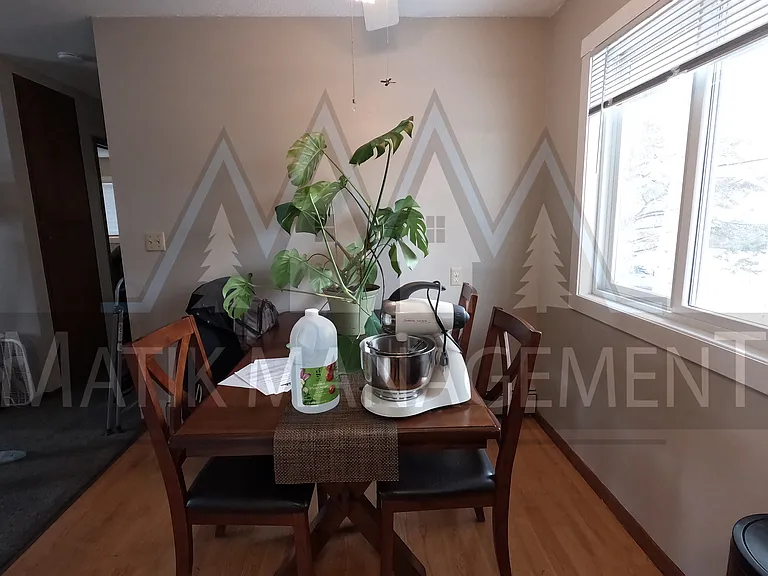 321 27th St NE #1 — Photo 6