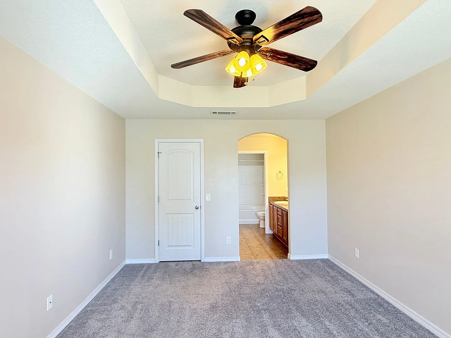 Charming 3-Bedroom Home - Oak Leigh Subdivision — Photo 4