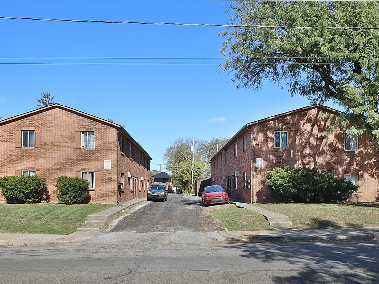 184-194 E Duncan St — Photo 3